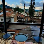 Noah Apartman *
